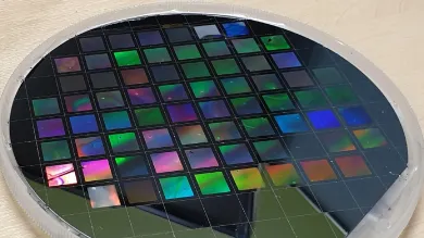 Silicon metasurface for enhanced on-chip spectroscopy 