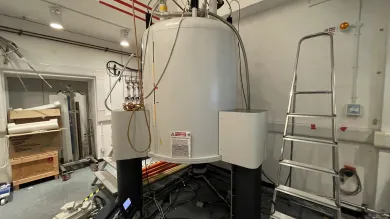Laboratory with a Bruker Avance II+ 600MHz solid-state NMR system device