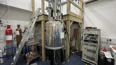 Laboratory with a Bruker Neo 400MHz NMR system device