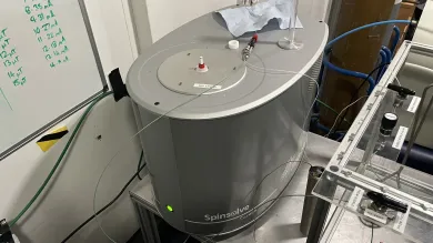 Magritek Spinsolve 80 device in a laboratory