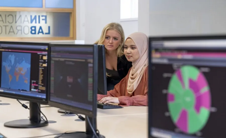 Two students at work in the financial laboratory