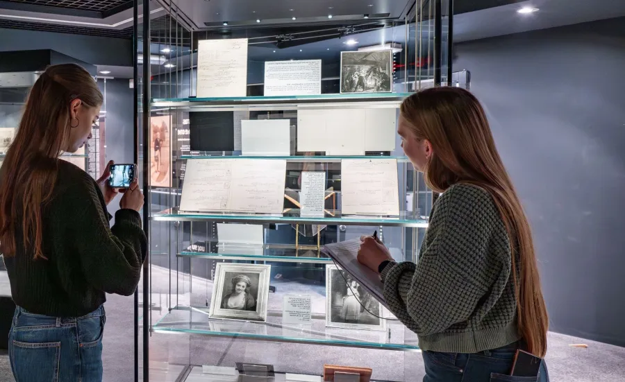 MA Holocaust: History, Experience, Heritage students looking at atrefacts