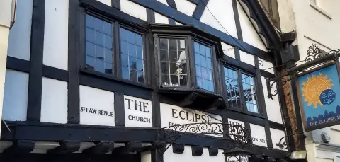Outside view of traditional pub in Winchester. 