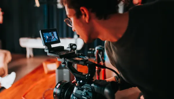 Man holding video camera. 