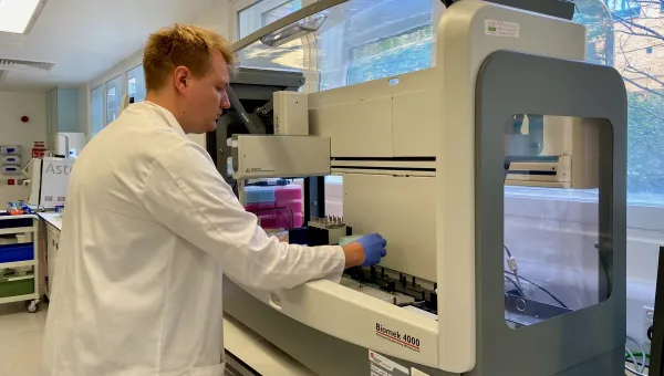 We perform a range of wet lab protocols, ranging from nucleic acid quality assurance to library preparation and in-house sequencing