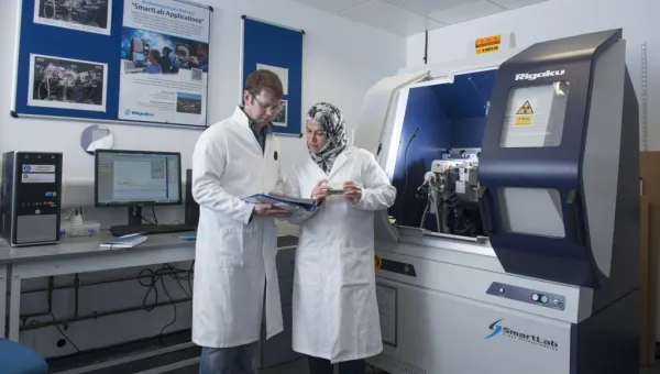 Researchers in the powder x-ray diffraction facility