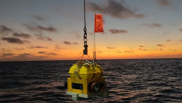 OBS being deployed in Pacific Ocean, 2022