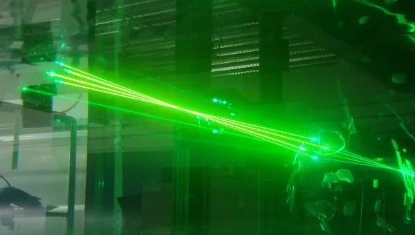 Green laser beams used to measure fluid flow during experimental fluid mechanics research
