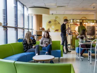 SGH-Students-in-canteen