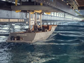 Testing the Heesen Cosmos SK in the towing tank
