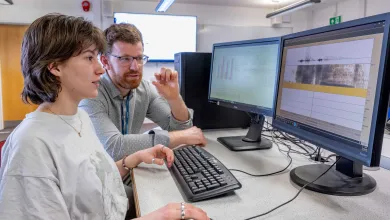 A student and tutor analysing conversation patterns on a computer screen