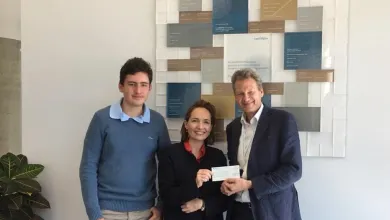 Liza presenting a cheque