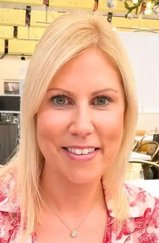 Miss Stacey Bauck