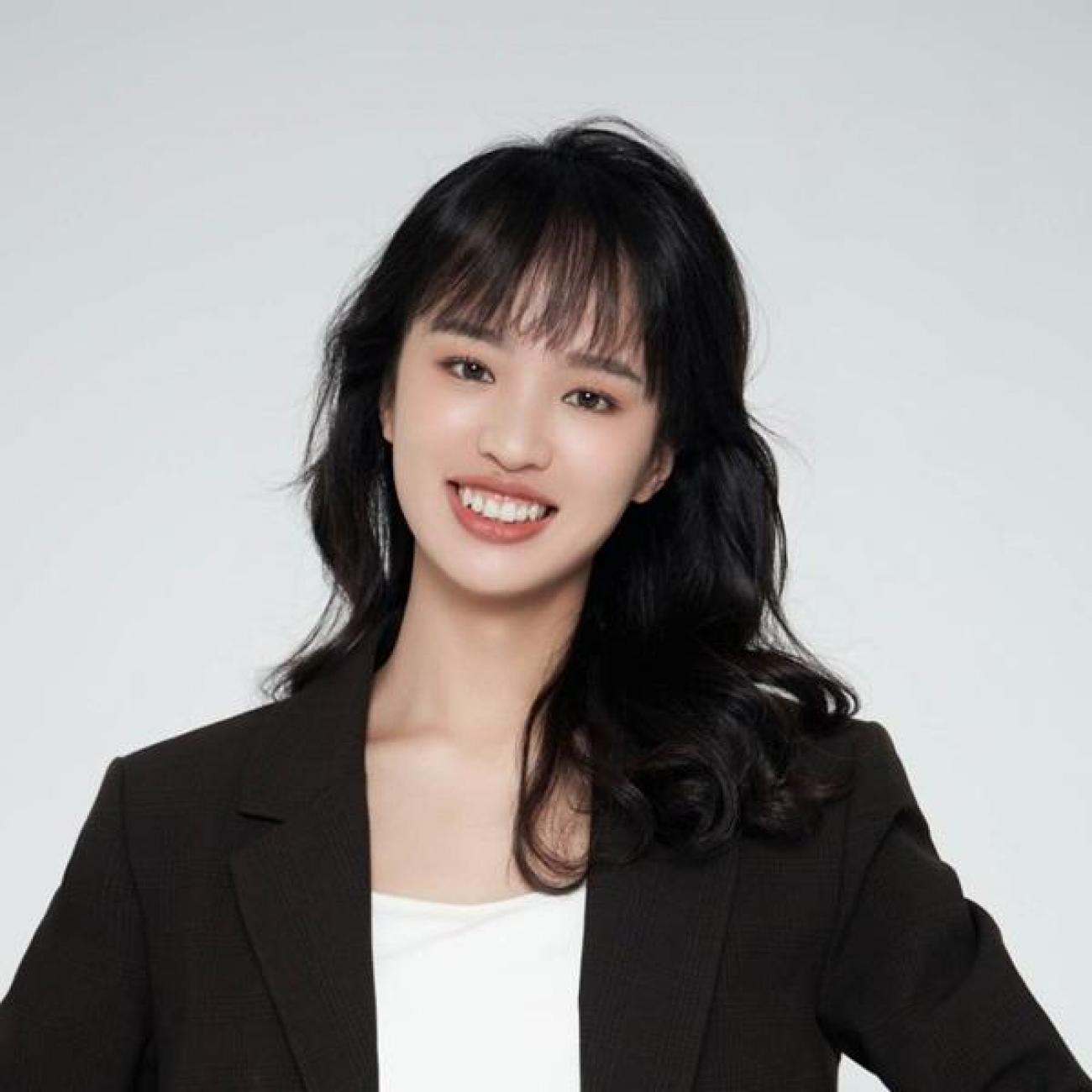Miss Jiayi Cen