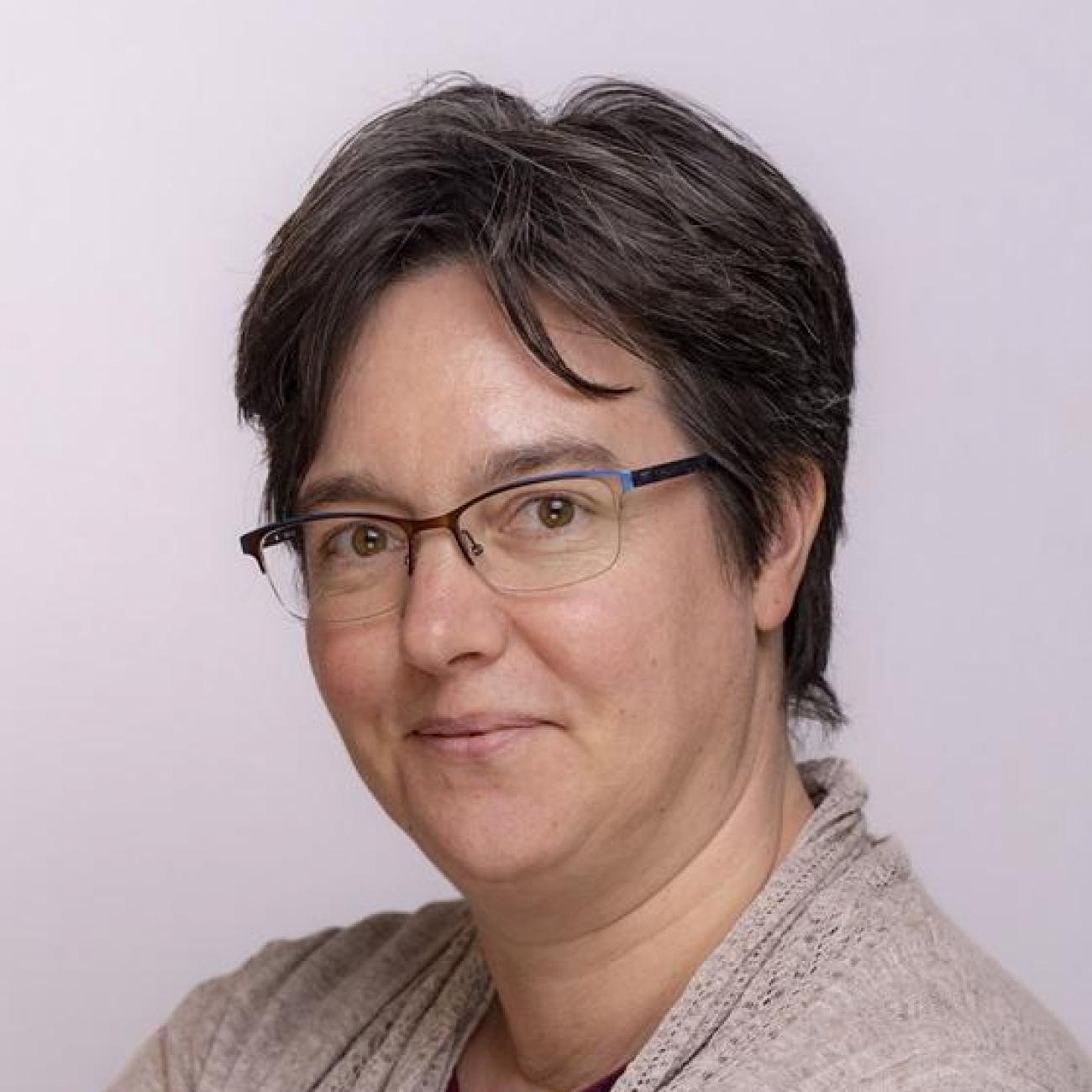 Professor Katrin Deinhardt